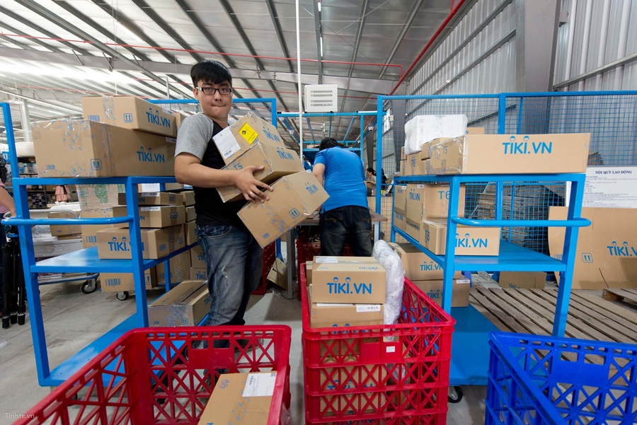 Nguồn hàng quần áo từ các website thương mại điện tử