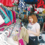 Cách trang trí shop quần áo trẻ em thành công