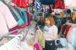 Cách trang trí shop quần áo trẻ em thành công