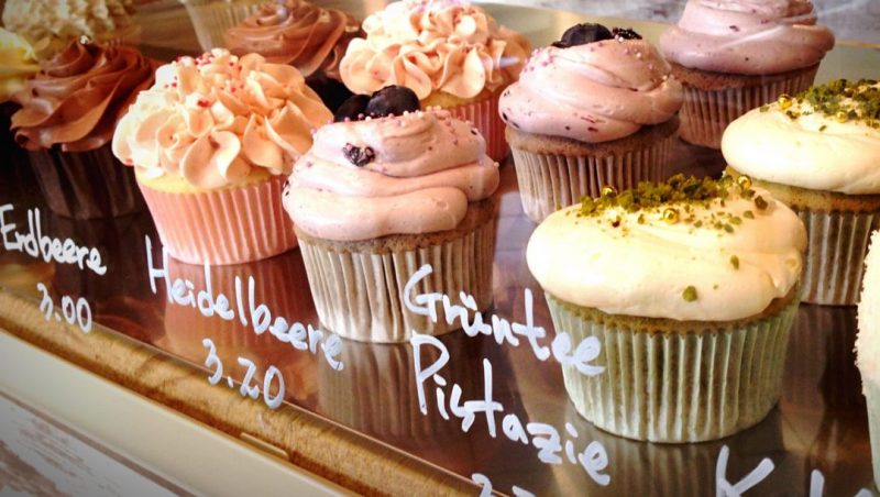 co-rat-nhieu-tam-guong-da-thanh-cong-bang-viec-kinh-doanh-banh-ngot-online