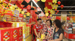 Hàng Tết có thể coi là mặt hàng đang hot nhất thời điểm hiện tại